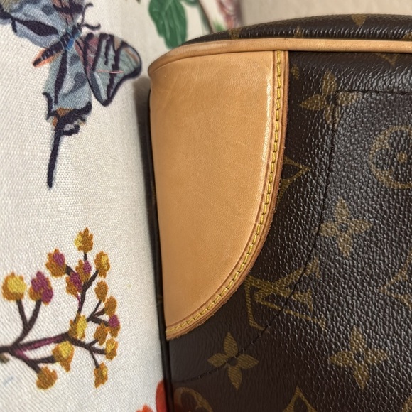 Louis Vuitton The Beverly MM in Monogram - Picture 15 of 16
